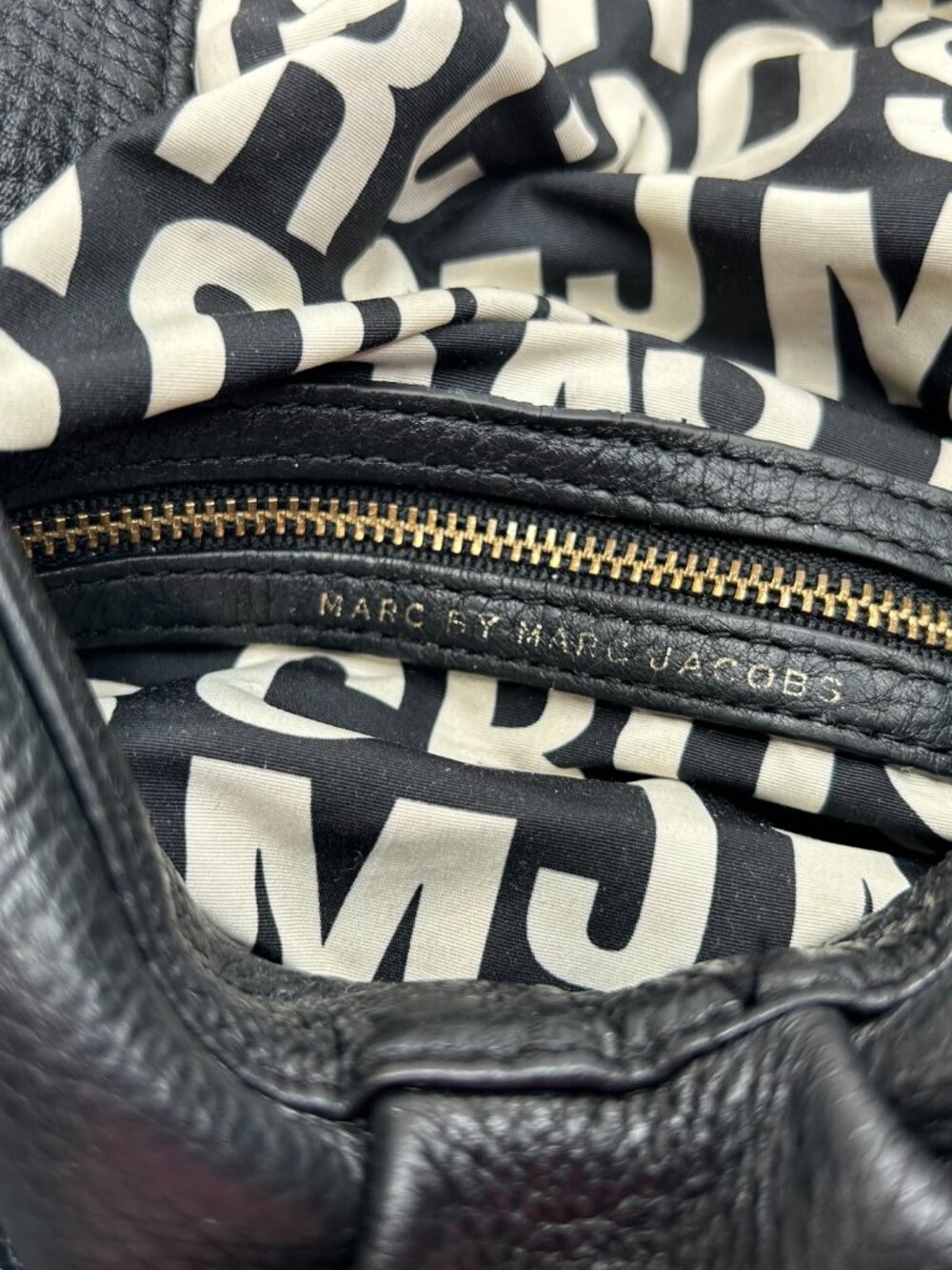 Marc by MARC JACOBS Classic Small Version Q Natasha Crossbody Black Leather Bag - Picture 10 of 12